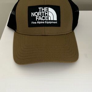 The Northface hat (unisex)
